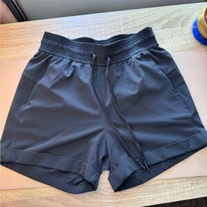 Lululemon High Rise Shorts 4”